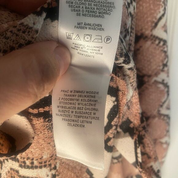 Jones New York Pastel Snake Pattern Button Down High Low Blouse - Picture 12 of 13